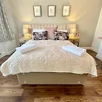 De Burgh Ground Floor With Free Parking Apartment York