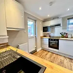 De Burgh Ground Floor With Free Parking Apartment