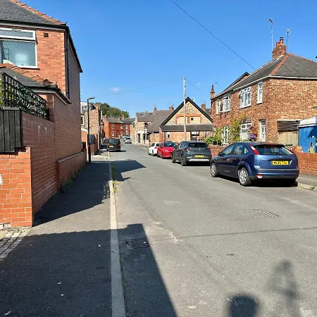 Apartment De Burgh Ground Floor With Free Parking York