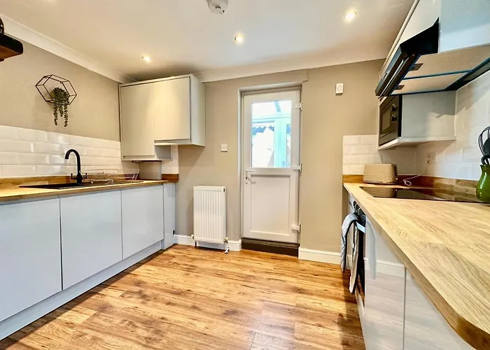 De Burgh Ground Floor With Free Parking York