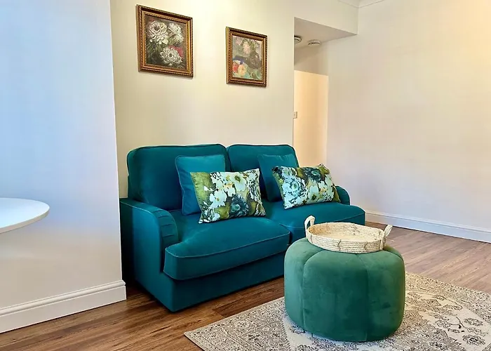 Appartamento De Burgh Ground Floor With Free Parking