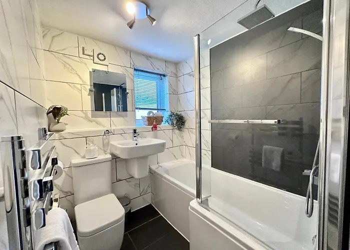 Appartamento De Burgh Ground Floor With Free Parking *