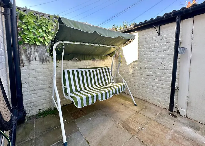 De Burgh Ground Floor With Free Parking * York