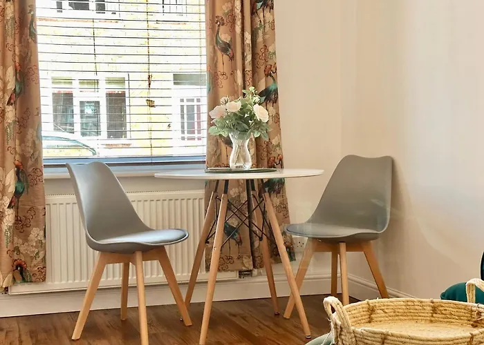 Appartamento De Burgh Ground Floor With Free Parking *