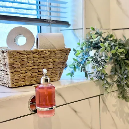 De Burgh Ground Floor With Free Parking Apartment