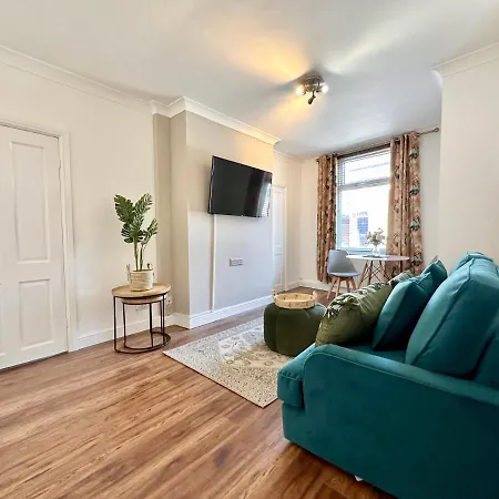 Apartment De Burgh Ground Floor With Free Parking *