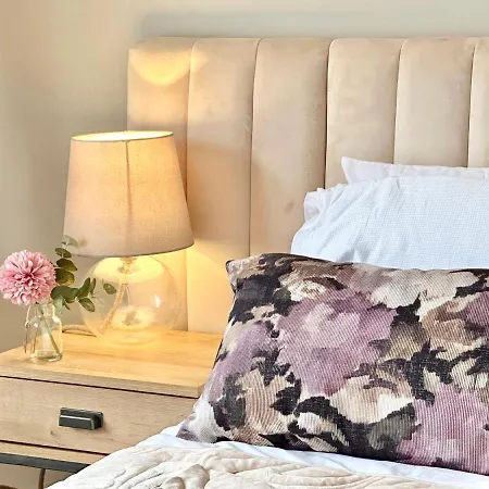 Apartment De Burgh Ground Floor With Free Parking