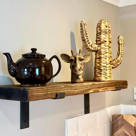 Apartment De Burgh Ground Floor With Free Parking *