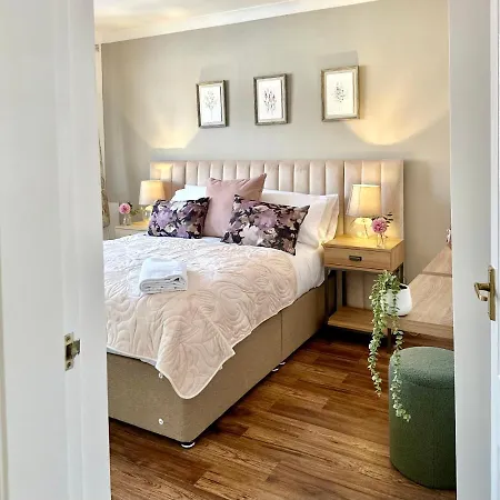 Apartment De Burgh Ground Floor With Free Parking York