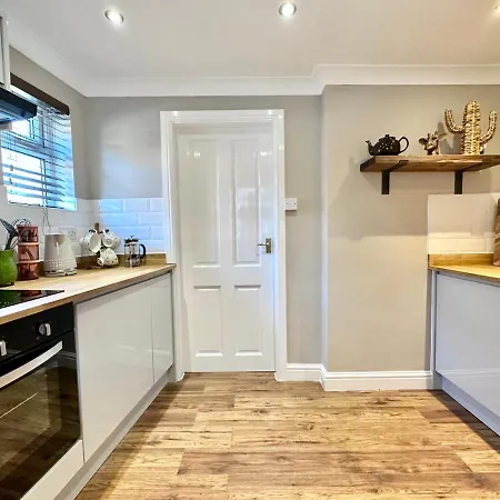 De Burgh Ground Floor With Free Parking Apartment