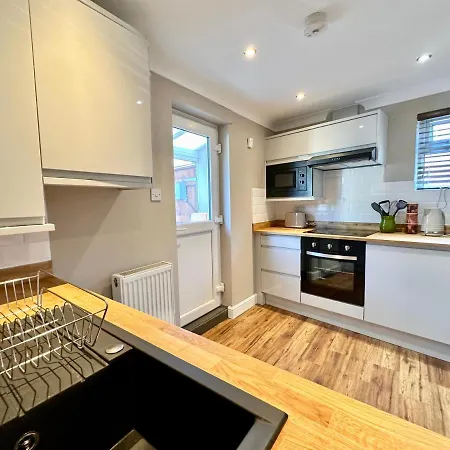 De Burgh Ground Floor With Free Parking Apartment