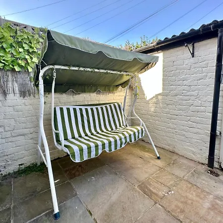 De Burgh Ground Floor With Free Parking * York