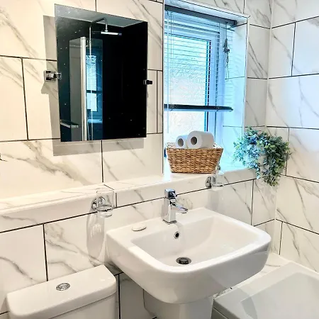 De Burgh Ground Floor With Free Parking Apartment